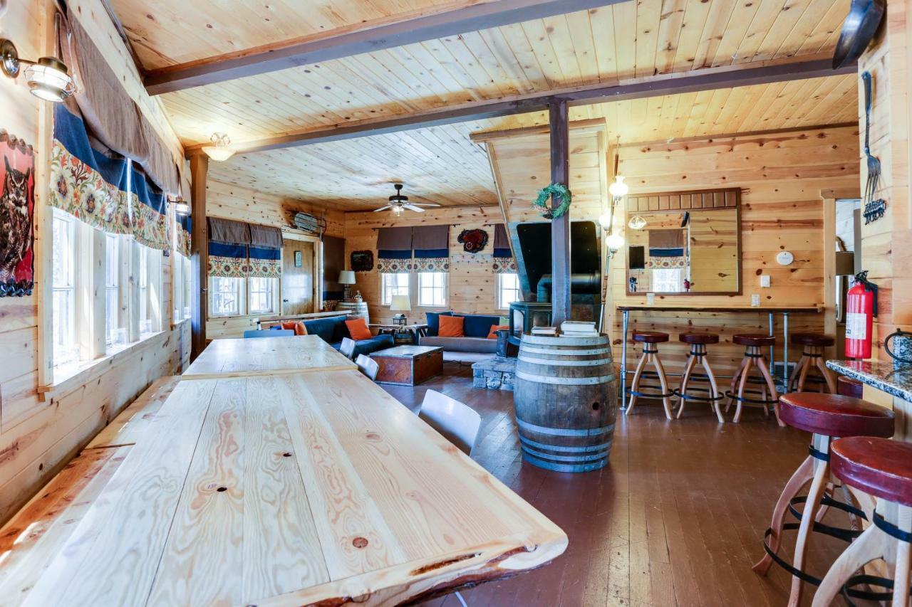 Flying Stag: Main Lodge Government Camp Buitenkant foto
